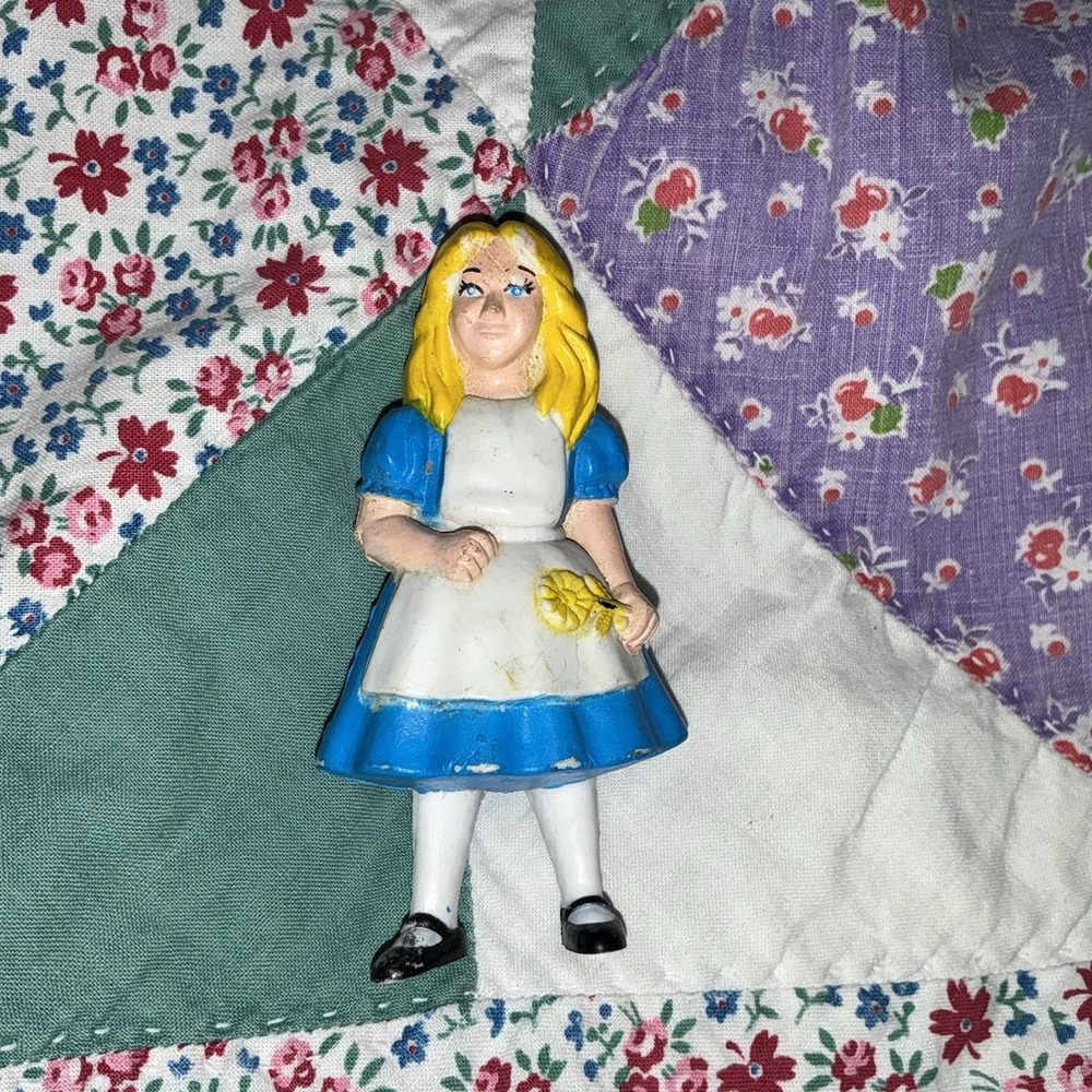 1988 Alice In Wonderland Toys PVC Figurine H.G Toys INC.